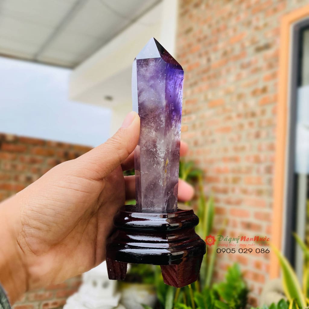 Trụ thạch anh tím