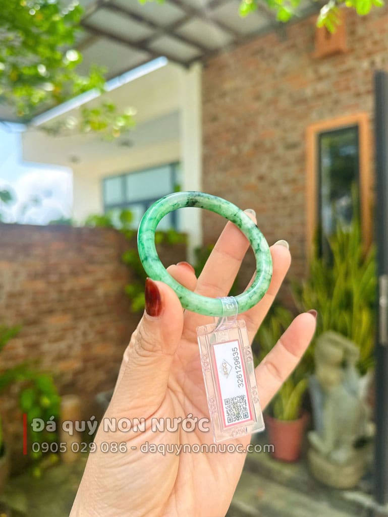 Vòng ngọc sơn thủy