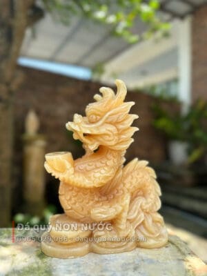 Rồng dâng thỏi vàng