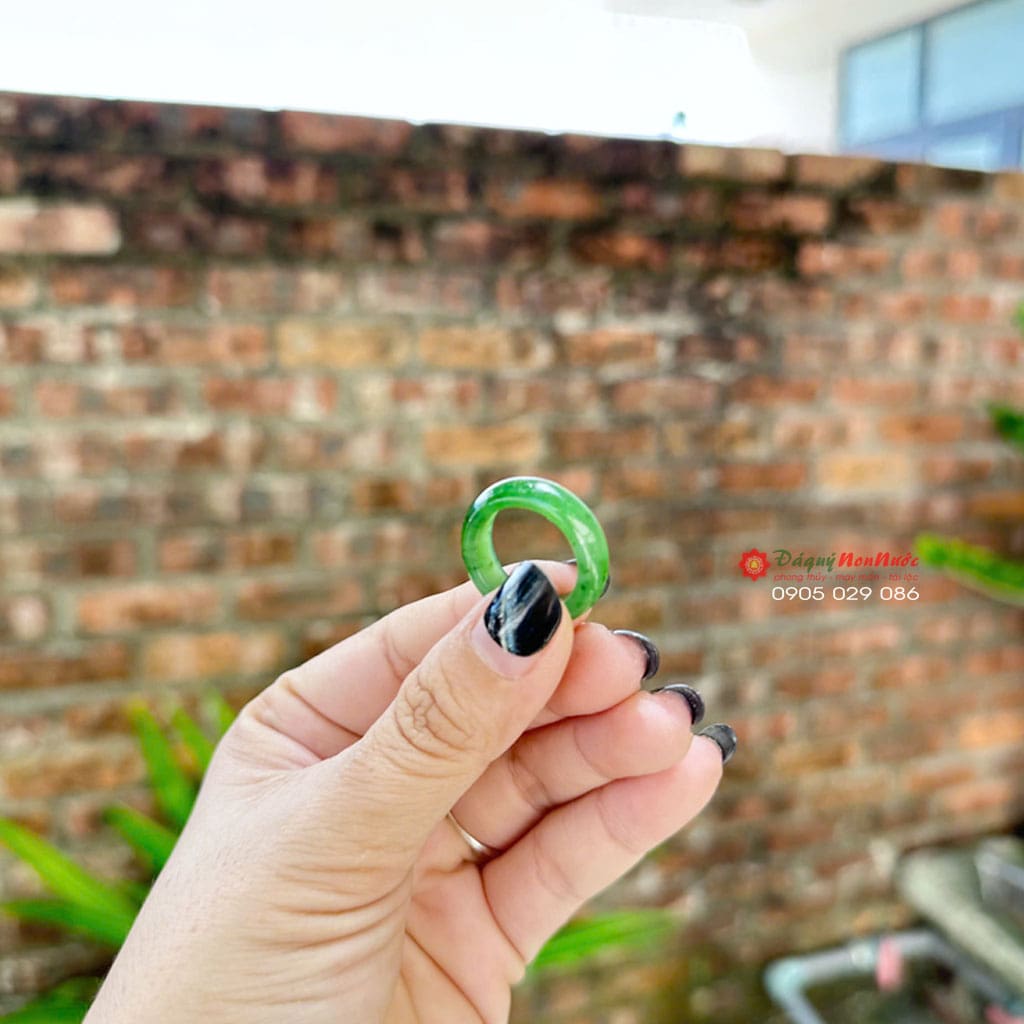 Nhẫn đá ngọc bích