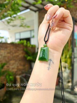 Vô sự bài đá ngọc bích